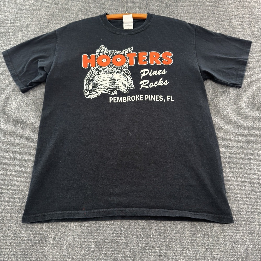 Y2K 2000s Hooters Pembroke Pines FL T Shirt Mens Medium Black Owl Graphic Tee